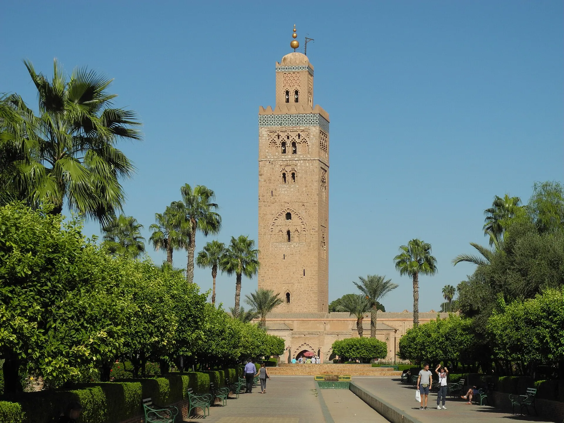 Koutoubia Mosque and Marrakech medina served by private Menara Airport transfers